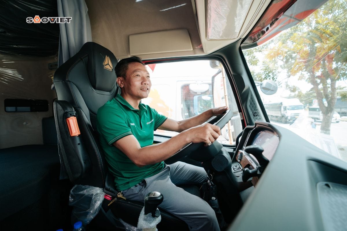 Khoang lái xe ô tô tải tự đổ 3 chân TX400 thùng vuông 